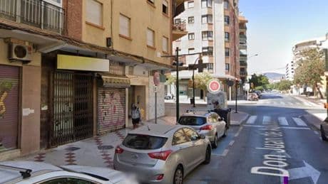 Orden de alejamiento e ingreso psiquiátrico para el detenido por agredir a su madre y su hermano en Málaga