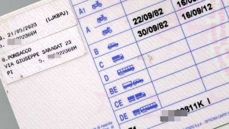 Patente a punti, ecco come conoscere quanti ne restano: tutti i metodi a disposizione