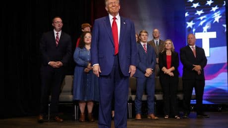 Trump accusé d'avoir agressé une mannequin rencontrée via Epstein, selon le «Guardian»