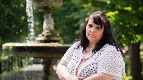 Mum meets hotel worker on Egypt holiday – then ditches husband of 15 years and 3 kids