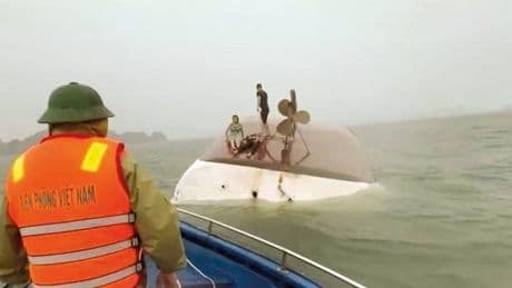 Tur teknesi alabora oldu, Vietnam’da facia