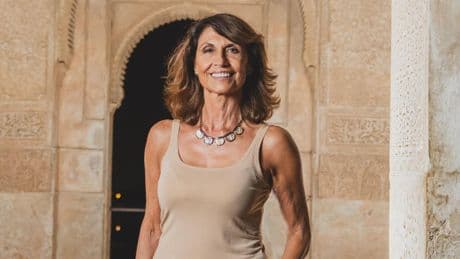 La escritora Cristina Higueras: "No quiero envejecer, por eso me esfuerzo en conservar la capacidad de sorprenderme"