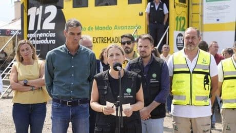 Feijóo acusa a Sánchez de "escatimar" medios contra el fuego y el presidente reclama "lealtad institucional" al PP