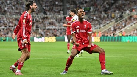 LIVE Premier League: Liverpool rust tegen Newcastle met voorsprong dankzij Gravenberch én man meer
