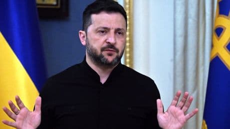 Guerre en Ukraine: Zelensky accuse la Russie "d'essayer de gagner du temps" pour "poursuivre" son invasion