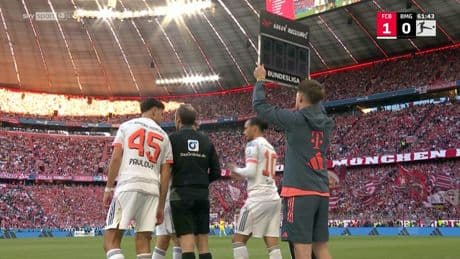 Bei seiner Einwechslung - Pfiffe gegen Sané!