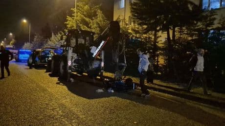 Düzce'de kaza: Motosiklet, park halindeki iş makinesine çarptı