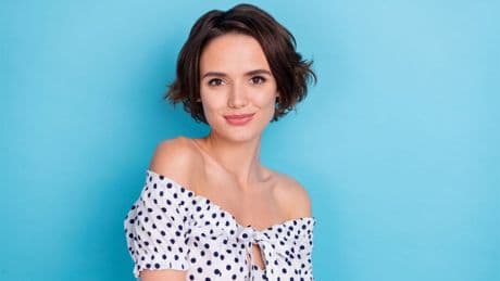 Stilvoll romantisch: Der Carmen-Ausschnitt verzaubert im Frühling