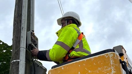 « J'ai mis mon gilet pare-balle » : les maires en première ligne sur la fin du réseau cuivre
