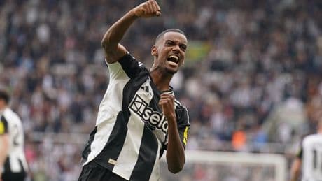 Newcastle boss Eddie Howe hopes ‘electric’ Alexander Isak is fit to face Everton