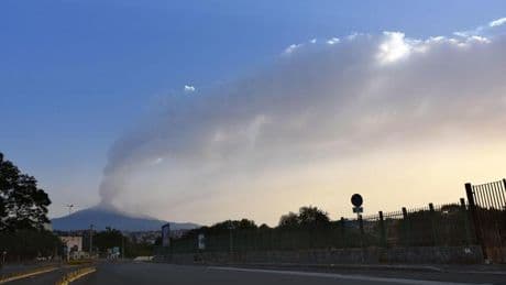Terremoto en Grecia e Italia hoy, en directo: Última hora de la alerta de tsunami en el Mediterráneo y la erupción del Etna
