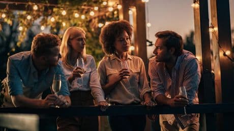 «Il est devenu une obsession, une torride obsession» : entre désir et interdit, ils sont tombés amoureux du meilleur ami de leur conjoint