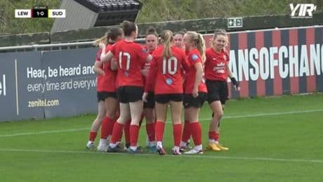 "Stipendi uguali per donne e uomini". Ma ora il club woke sta fallendo