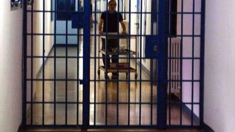Perde i capelli e dimagrisce perché è «depressa in carcere», Maria Minei assolta: la sua storia