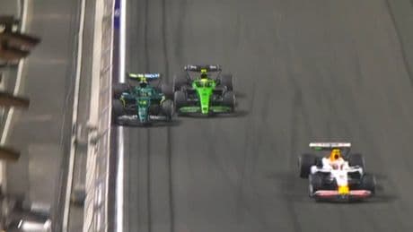 Alonso casi acaba en el muro tras una descuidada maniobra de su 'pupilo'