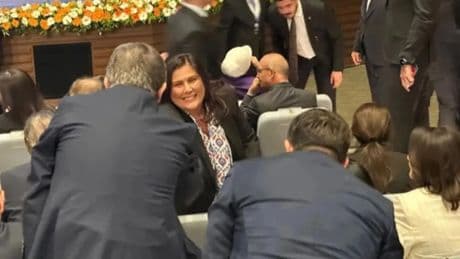 Tüm gözler oradaydı... Özlem Çerçioğlu'ndan AKP saflarında ilk fotoğraf