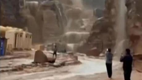Dos turistas belgas muertos y cerca de 1.800 evacuados en Jordania por las inundaciones en la histórica ciudad de Petra