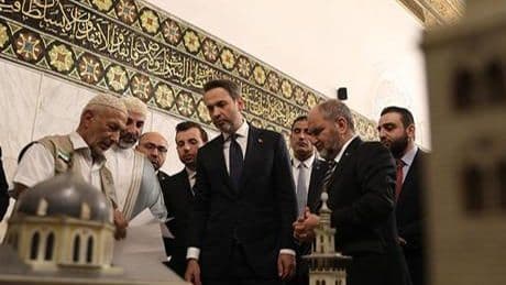 Bakan Bayraktar Şam'da Emevi Camisi'ni ziyaret etti