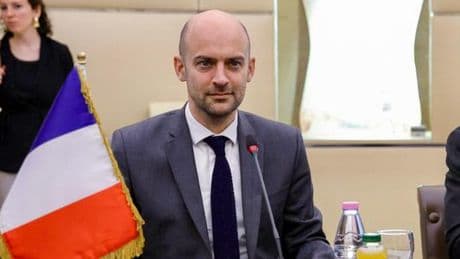 Paris annonce l’expulsion de 12 agents diplomatiques algériens et rappelle son ambassadeur pour consultations