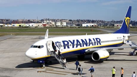 Ryanair frena su crecimiento tras ganar un 16% menos en su año fiscal