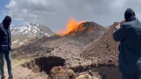 Sivas'ta yıldırım düşen doğal gaz hattında yangın çıktı