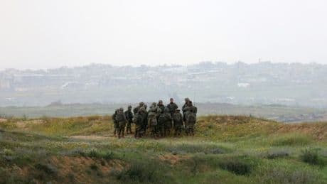 Offensive à Gaza: Israël rappelle des dizaines de milliers de réservistes