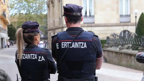 Bildu denuncia que el modelo policial de la Ertzaintza “se aleja de los principios democráticos”