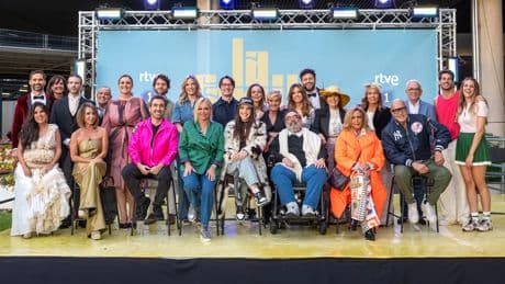 En qué se parece &#039;La familia de la tele&#039; a Tinder y cómo fue lo que no se vio de su gran desfile inaugural... que se celebró de milagro