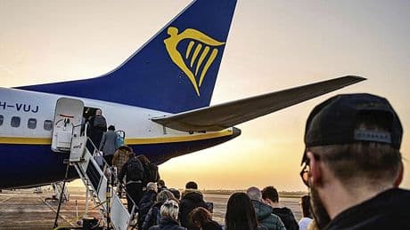 Nueve heridos en un aterrizaje de emergencia de Ryanair en Alemania