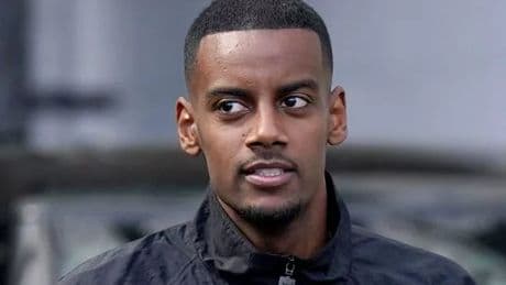 Liverpool accused of 'stringing Alexander Isak along' before 'bottling' Newcastle transfer
