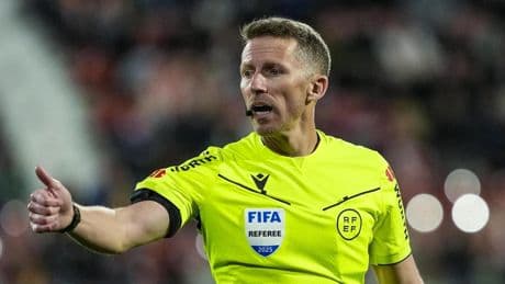 Hernández Hernández coincidió con el Real Madrid en una reunión a 48 horas de dirigir el Clásico