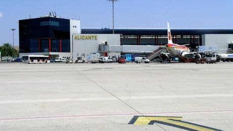 Brit tourists face 'horrendous' airport queues at popular holiday destination