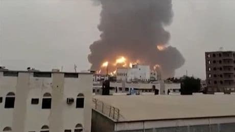 İsrail uçakları Yemen'in başkentini vurdu: Sana'da büyük patlama