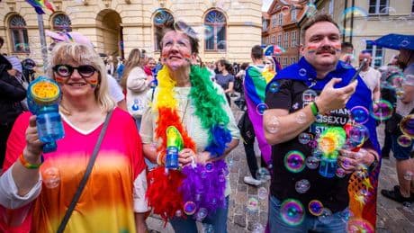 CSD-Parade in Schwerin: Mehr als 1.000 Menschen feiern bei Christopher Street Day