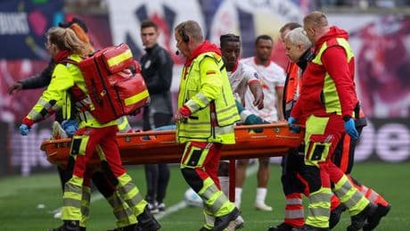 1:1 gegen Kiel: Sorge um Torwart überschattet Leipziger Heimspiel
