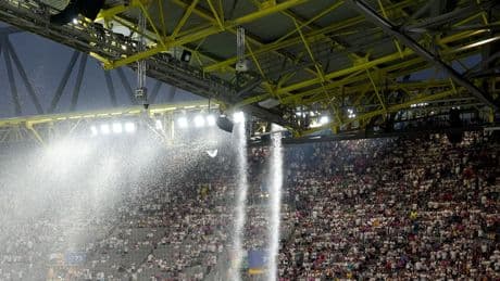 Polizei will Einsatzgebühren: EM-Stadionkletterer klagt gegen 12.000 Euro-Rechnung