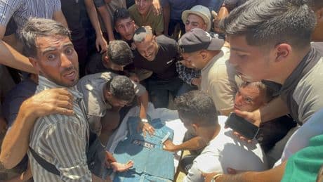 Al menos 20 muertos (cinco periodistas) en el doble ataque al hospital Nasser del sur de Gaza