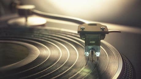 "Der Plattenspieler" von Konrad Paul Liessmann: Warum Vinyl nicht ausstirbt