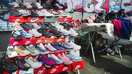 Sur la piste des sneakers contrefaites : itinéraire d’un trafic mondialisé