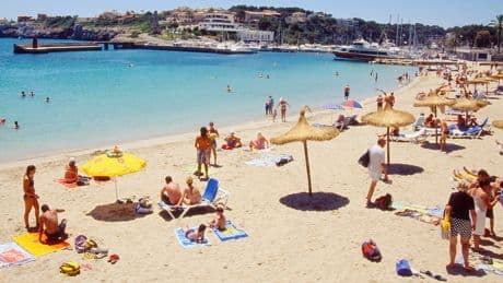 Las mejores sombrillas de playa antiviento: Disfruta del sol sin preocupaciones