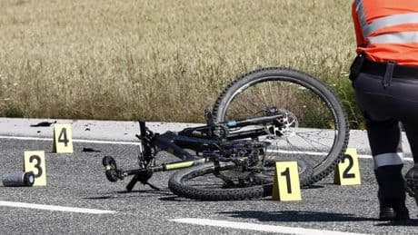 Los Mossos alertan de que los ciclistas deben ir documentados por si sufren un accidente y hay que avisar a su familia o suministrar una medicación