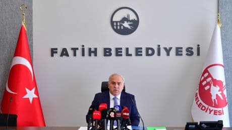 Fatih Belediye Başkanı Turan'dan Özel'e sert tepki: Siyaseti ucuzlatan bir zihniyetle karşı karşıyayız
