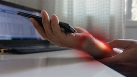 Handyhände und WhatsApp-Daumen: Mit Cupping gegen Faszien-Verklebungen