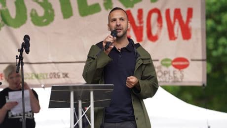 Greens begin voting in leadership battle between ‘eco-populist’ and ‘proven’ MPs