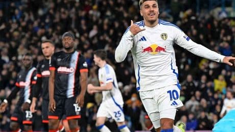 Joël Piroe schiet Leeds United eigenhandig naar de Premier League: ’Pasgeboren baby’s gingen de lucht in’