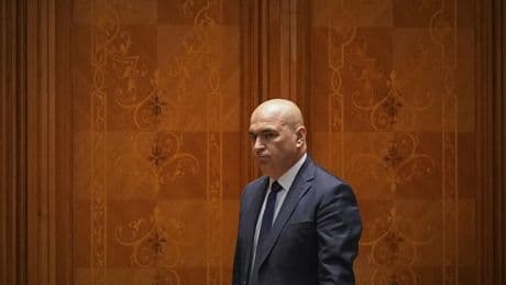 Romanian lawmakers vote in favor of pro-EU coalition, aiming to end protracted political crisis