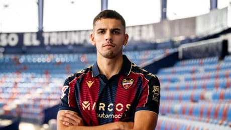 ¡Matías Moreno se lesiona a los 9 minutos de su estreno con el Levante!