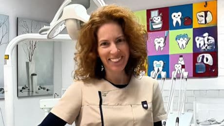 Isabel Solsona, dentista: “Existe un truco muy sencillo para evitar tener caries y la clave está en no enjuagarte la boca con agua después de realizarlo para que el flúor actúe sobre el esmalte”