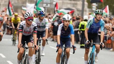 ¿Por qué Israel corre La Vuelta y no estuvo en la Clásica de San Sebastián? Estos son los motivos
