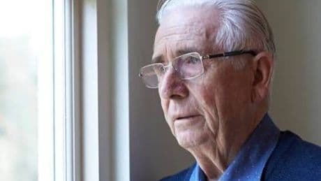 Two 'common' early signs of dementia that are often mistaken for everyday ailments